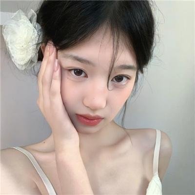 拿针的女孩